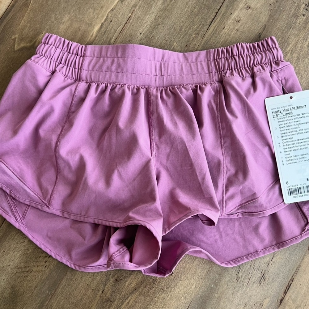 BNWT Lululemon Hotty Hot LR Lined Shorts 2.5” inseam/size 6,Velvet Dust SOLD OUT